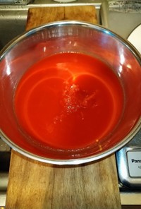 トマトホール缶の種とり