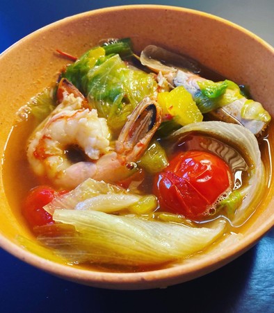 海老とレタスの簡単エスニック風スープの写真
