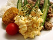 お弁当に★ゆで卵とコーンのサラダの写真