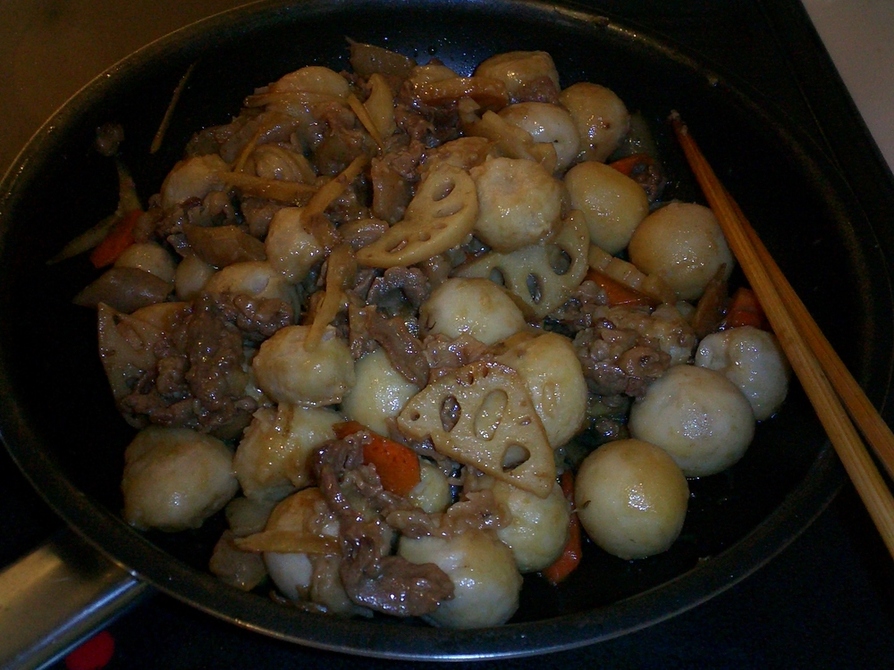 フライパンで新里芋と牛肉の炒め煮の画像