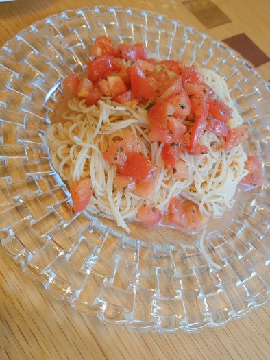 トマトとバシルの冷製パスタの写真