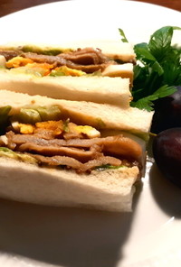 柔らかい豚肉生姜焼きのサンドイッチ