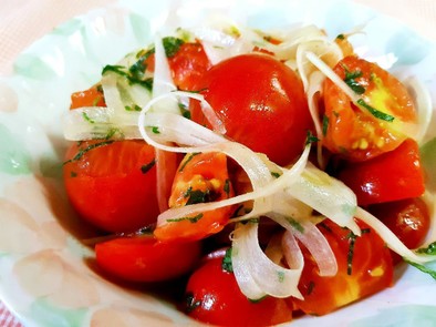 簡単副菜♪ミニトマトと玉ねぎのマリネ♡の写真