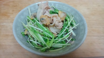 豚肉とあさりの水菜中華煮込みの写真