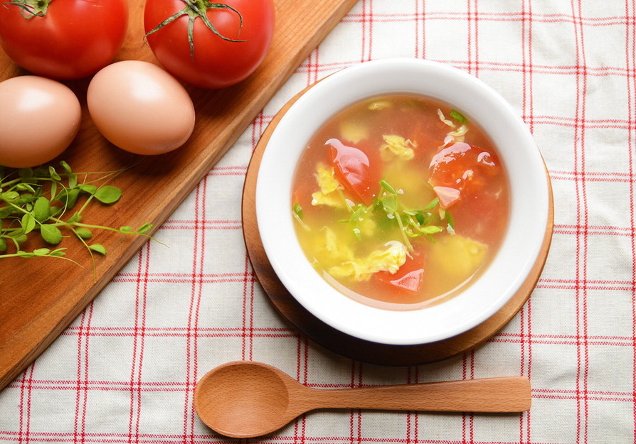 豆苗とトマトのスープの画像