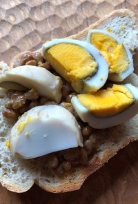 納豆と茹で卵のシンプルトースト