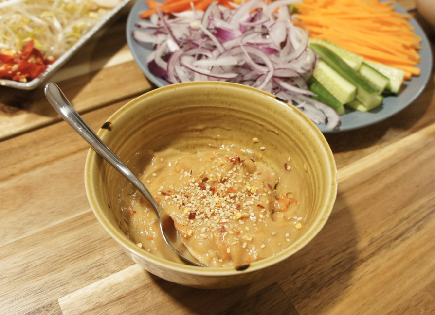 春巻きボウルとピーナッツソースのレシピ