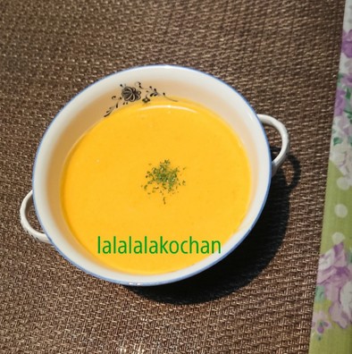 バターナッツカボチャのスープの写真