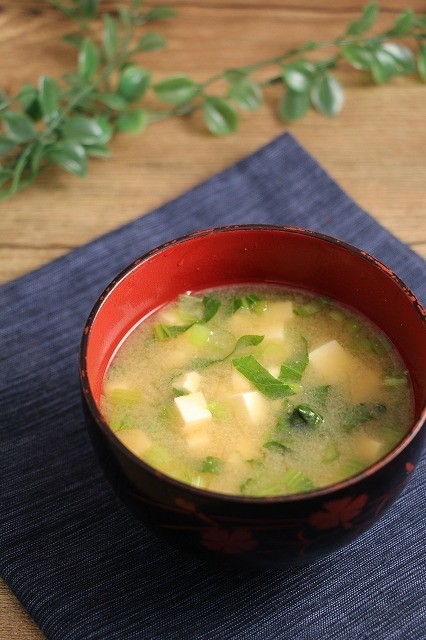 簡単！小松菜と豆腐のお味噌汁の画像