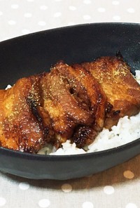 豚バラ肉の蒲焼き丼