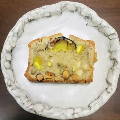栗とナッツのパウンドケーキの写真