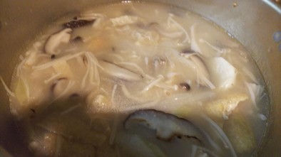 簡単美味・4種の茸のキノコ汁（味噌仕立）の写真