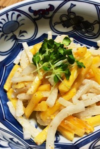 大根と柿のサラダ☆ごま風味