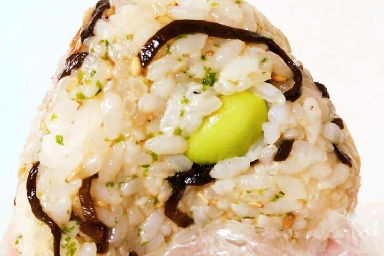 簡単 枝豆と塩昆布のおにぎり レシピ 作り方 By Riiina クックパッド 簡単おいしいみんなのレシピが368万品