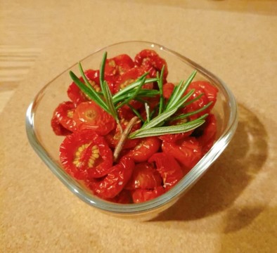 オーブンで 自家製 セミドライトマトの写真