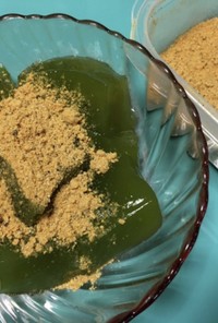 オオバコ　桑の葉茶で抹茶風健康わらび餅
