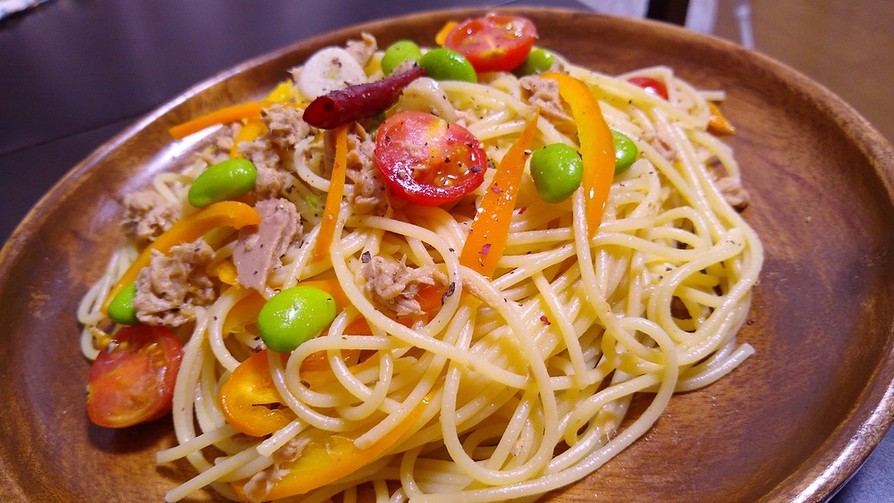 鮮やか！彩り野菜とツナのペペロンチーノの画像