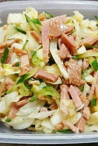 キャベツときゅうりと焼き豚のサラダ