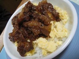 牛そぼろ丼