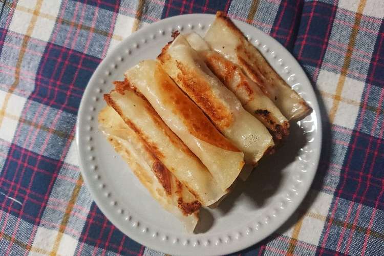 餃子の皮で パリとろっベーコンチーズ巻き レシピ 作り方 By Kisaaa クックパッド 簡単おいしいみんなのレシピが360万品