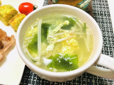 えのきと卵とワカメのスープ・中華風スープの写真