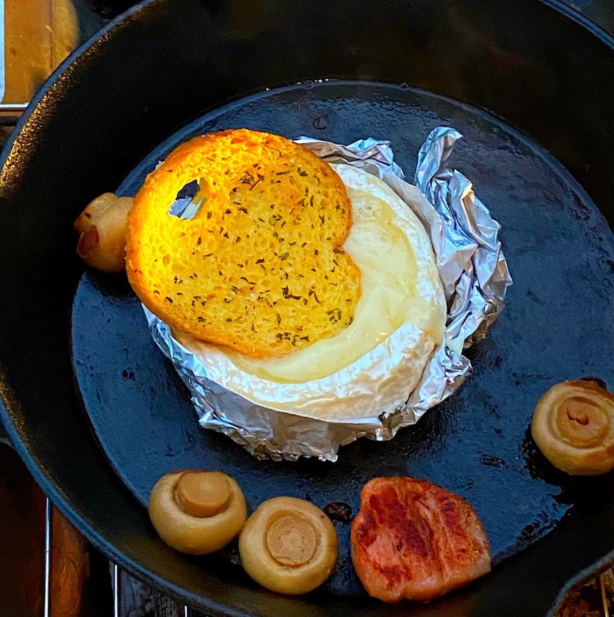 丸ごとカマンベールのチーズフォンデュの画像