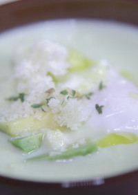アボカドの温かいスープ