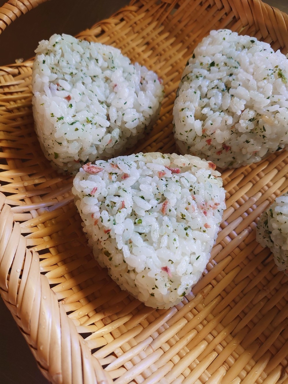 菜飯の素と梅子のおにぎり レシピ 作り方 By チコリママ クックパッド 簡単おいしいみんなのレシピが353万品