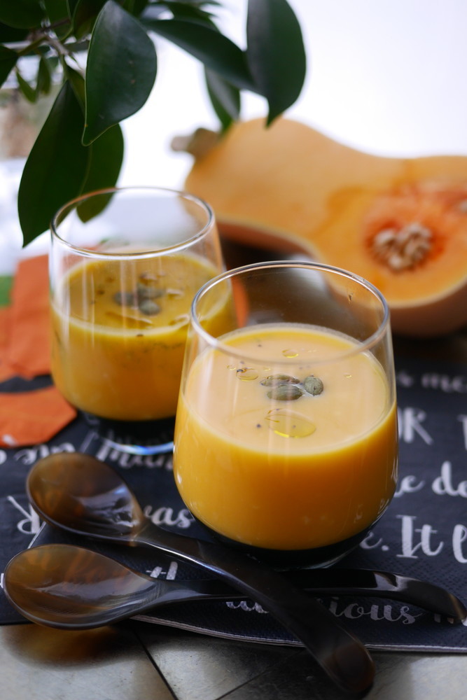 生スピルリナゼリーとかぼちゃの冷製スープの画像