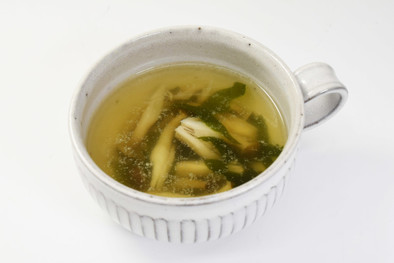 きのことわかめの中華スープの写真