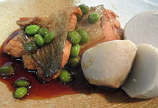 生秋鮭の甘辛煮　新里芋を添えての画像