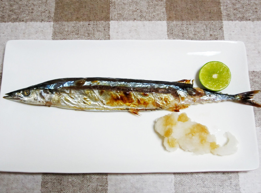 秋刀魚の塩焼きの画像