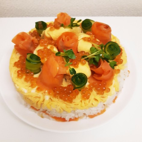スモークサーモンの寿司ケーキ