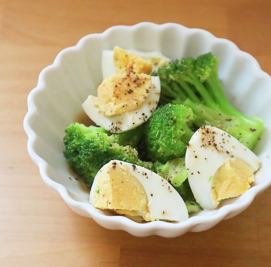 ブロッコリーとゆで卵の温サラダの画像