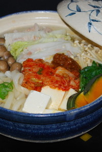 豚バラ肉と野菜のしょうが味噌キムチ鍋♪