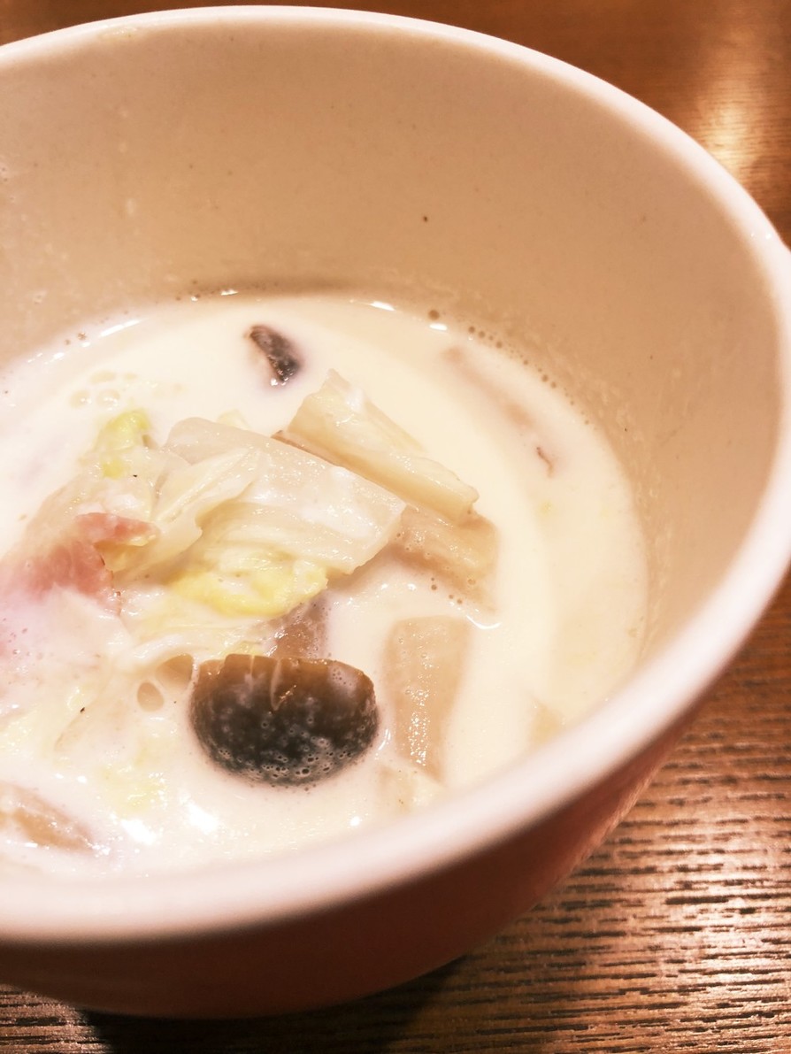 白菜としめじの味噌クリームスープの画像