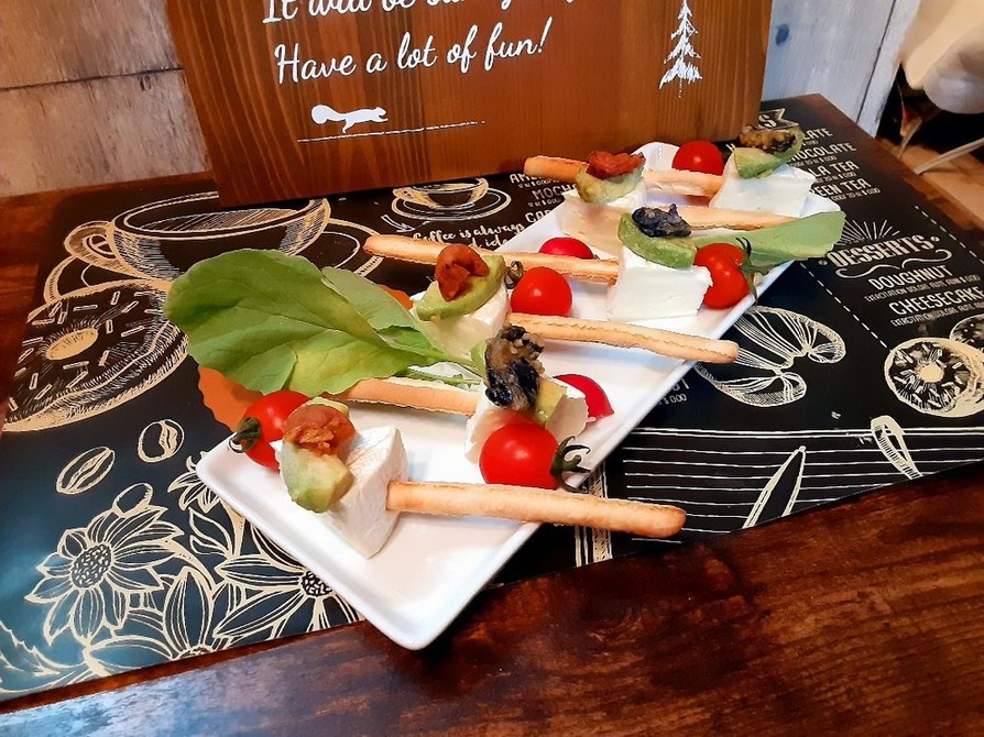 日本食材とカマンベールのグリッシーニ串！の画像
