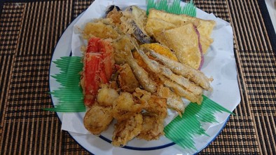 野菜や魚介の簡単天ぷらの写真