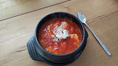 韓国の唐辛子粉であまり辛くないスンドゥブの写真