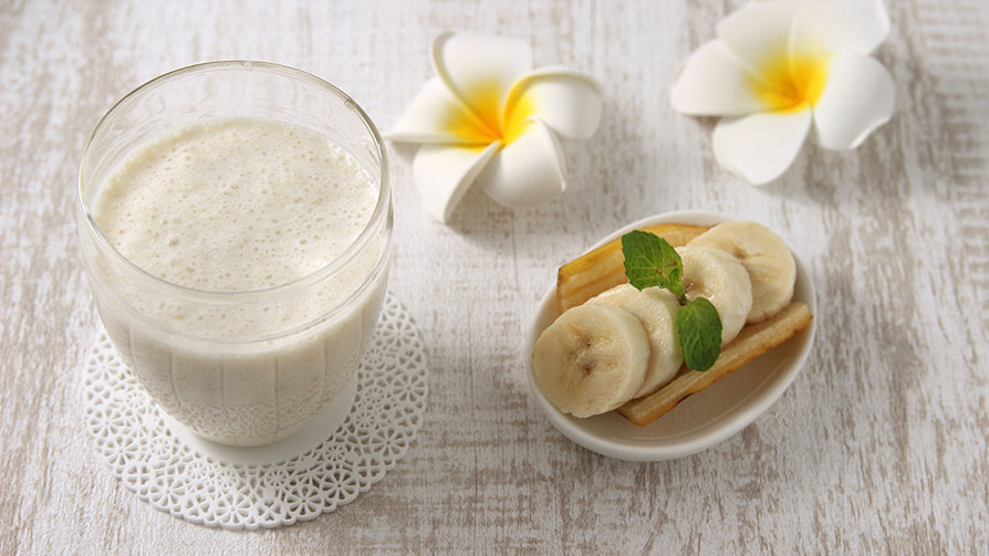 バナナのココナッツジュースの画像