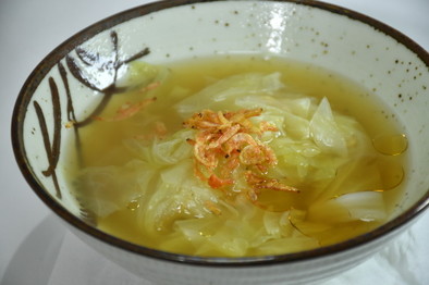 中華風「干しエビとキャベツのスープ」の写真