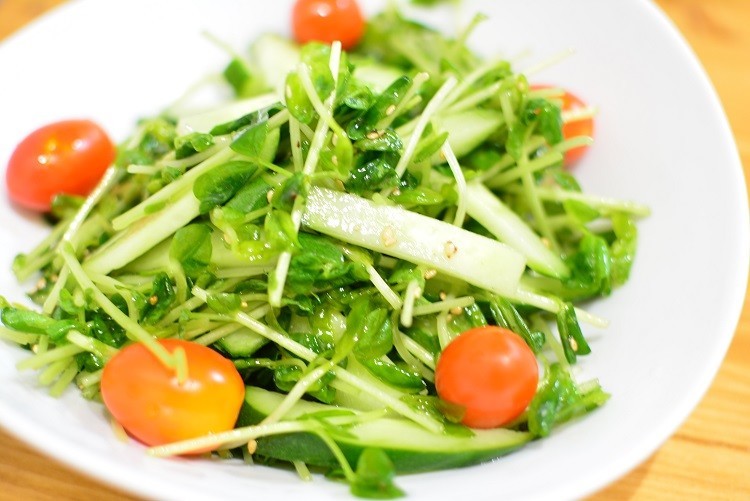食欲そそる♬豆苗ときゅうりのうま塩サラダの画像