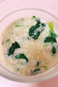 ひき肉と小松菜の豆乳中華スープ