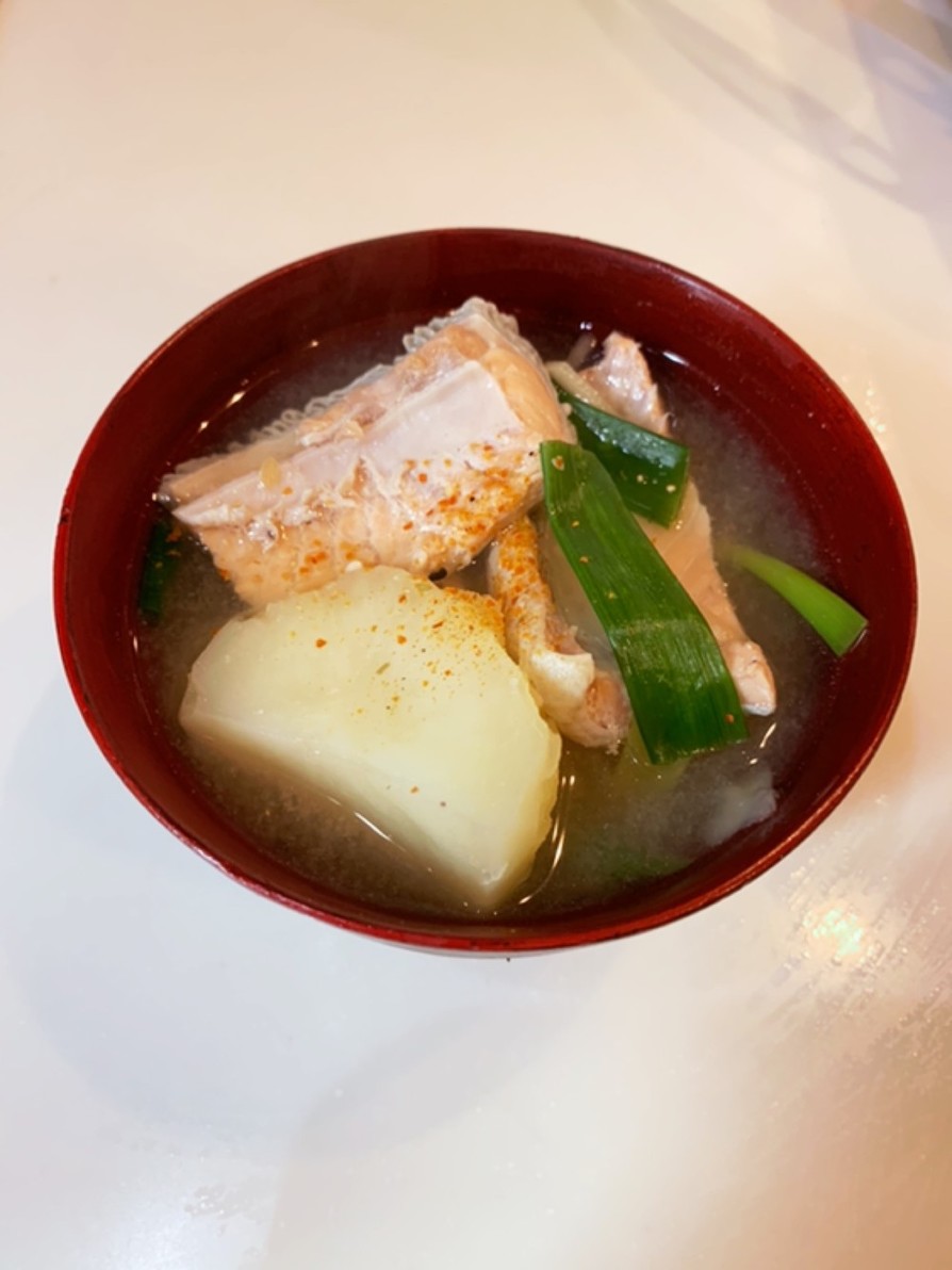 鮭と根菜の味噌汁の画像