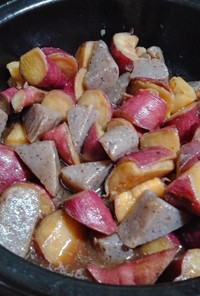 サツマイモ蒟蒻煮物(ゴマ風味定番煮物)