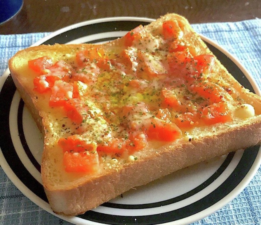 超カンタンなトマトトーストの画像