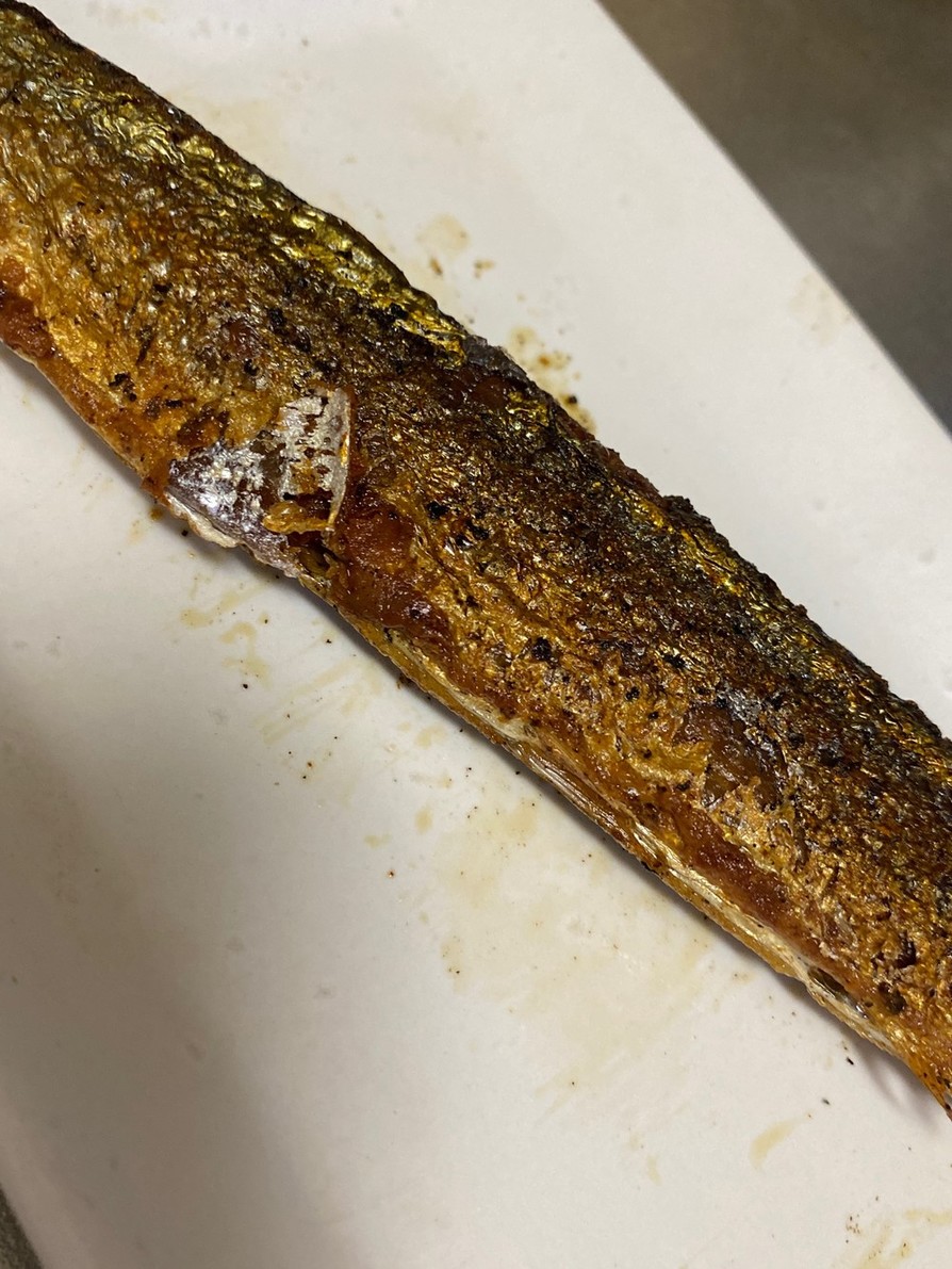 フライパンで秋刀魚の塩焼きの画像