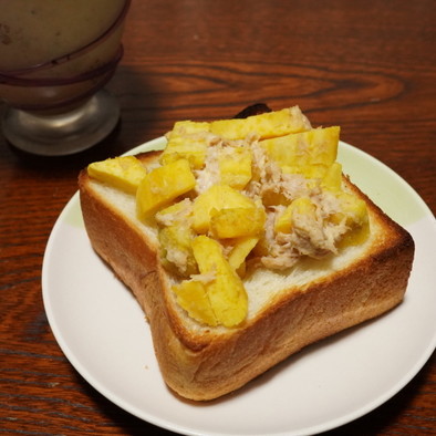 さつま芋とツナのマヨトーストの写真