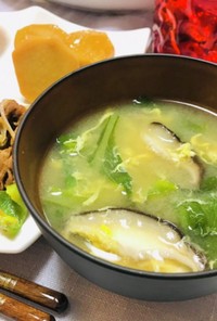 簡単小松菜と椎茸と卵のお味噌汁
