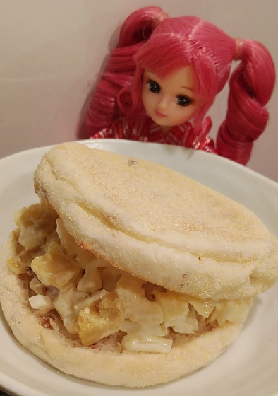 リカちゃん♡焼き芋入りサラダパン風サンドの写真